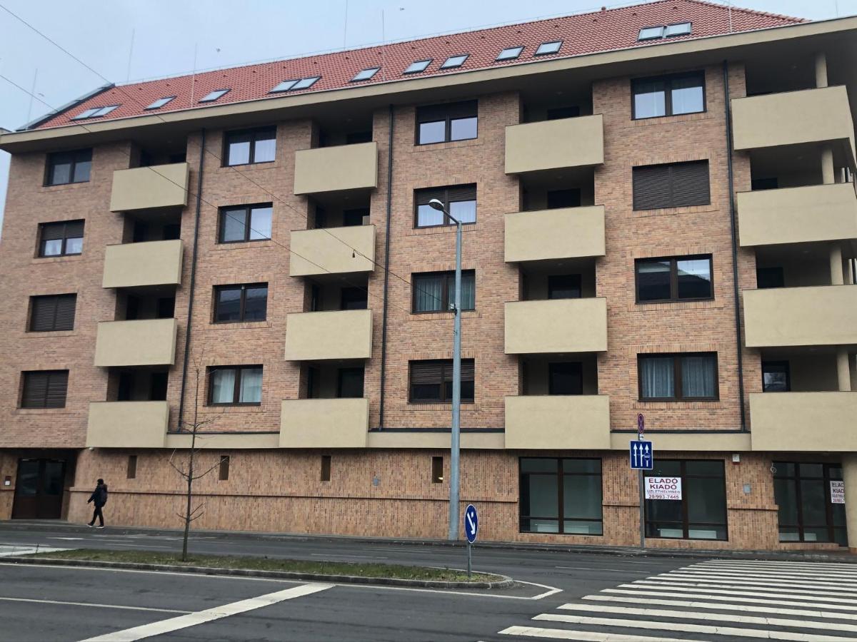 Diamond Apartman Debrecen Bagian luar foto