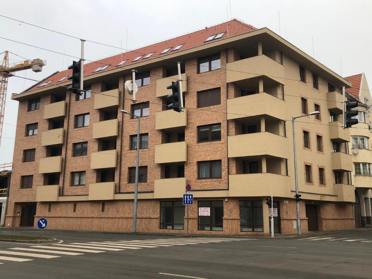 Diamond Apartman Debrecen Bagian luar foto
